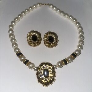 VINTAGE KJL FOR AVON WHITE PEARL BLACK RHINESTONE NECKLACE‎ CLIP-ON EARRINGS SET
